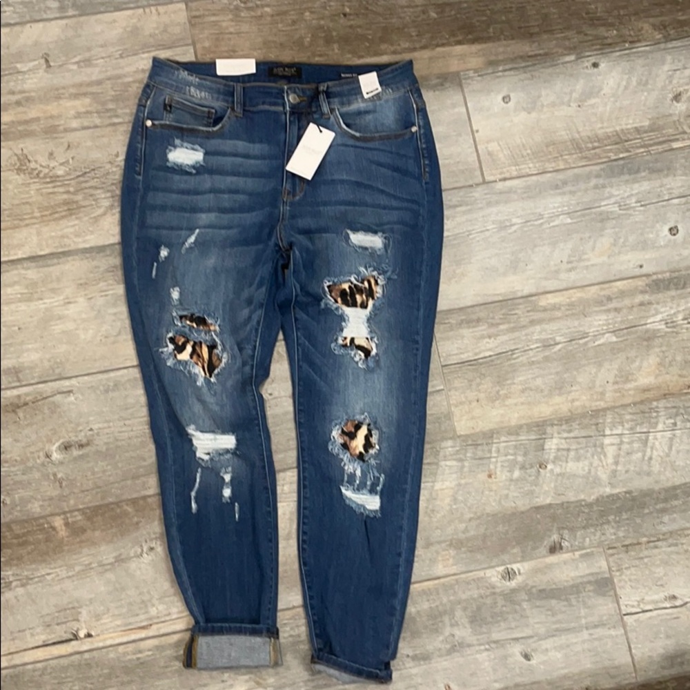 Women’s Judy Blue distressed jeans with leopard